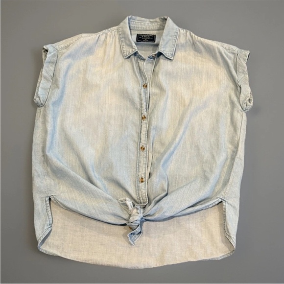 Women’s Abercrombie and Fitch Shirt XS - Picture 1 of 6